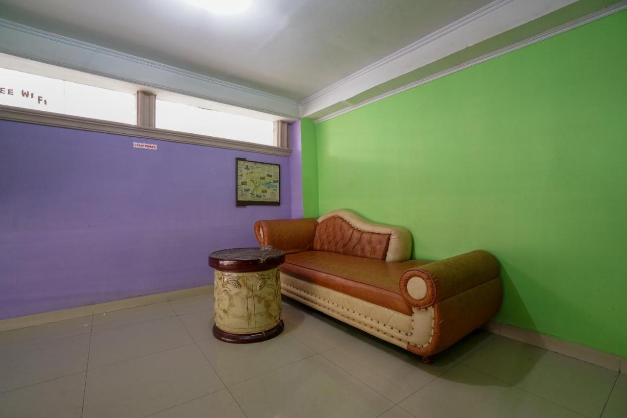 Oyo 1495 Hotel Lendosis Palembang Eksteriør billede